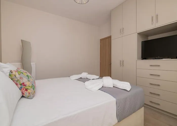 Emyria-two-floor With Roof Terrace